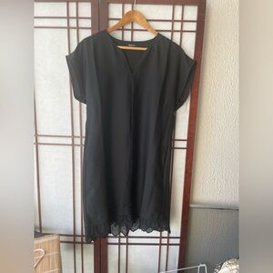 Madewell classic Black lace dress with V-neckline, short sleeves, and lace hem🖤